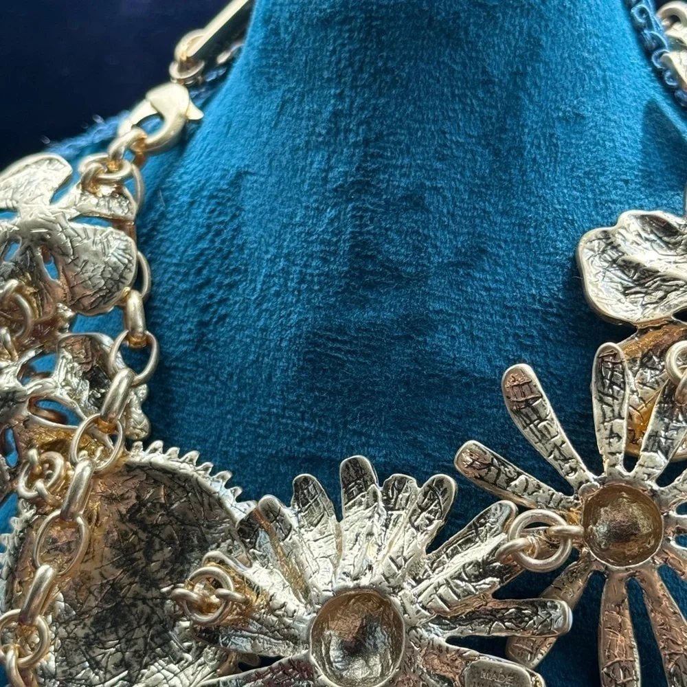 Oscar De La Renta Flower Necklace